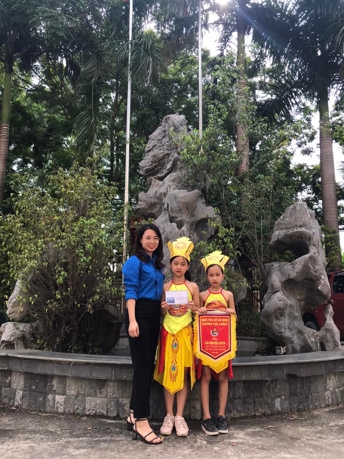 BÍ THƯ CHI ĐOÀN CÙNG VỚI HS